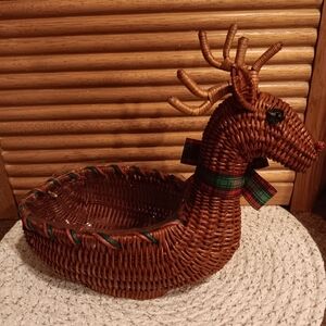 Vintage 1991 FTD Wicker Deer Basket Planter With Liner. 10"H X 11"L X 5"W